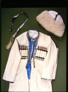 Costume militaire avec pochettes à balles (textile)
